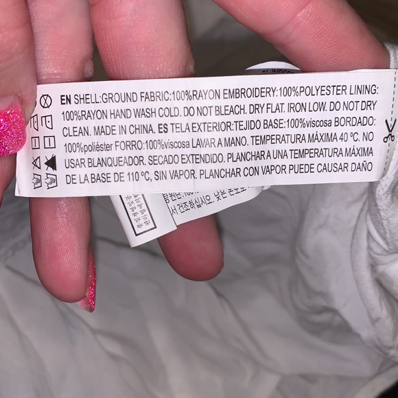 Forever 21 white embroidered floral 3/4 sleeve blouse - Picture 8 of 8